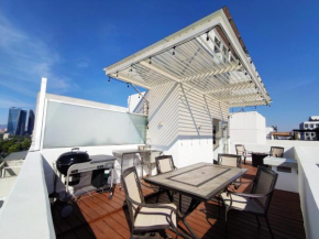TOP VIEW PENTHOUSE Private Rooftop, Wi-Fi 500Mbps, Air Conditioning, Grill, Pool and Gym